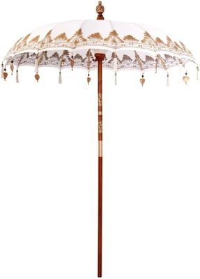une image représentant un parapluie blanc et doré orné de pompons