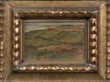 une peinture à l'huile représentant un paysage avec des collines et des arbres, dans un cadre doré