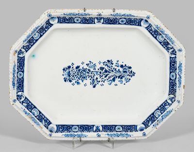 Große Anbietplatte mit Lambrequin-Dekor Fayence. Forme octog…
