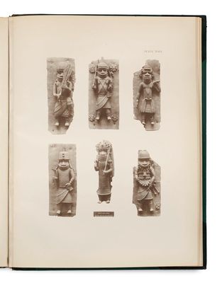 un vieux livre avec des images de personnes et d'animaux dessus