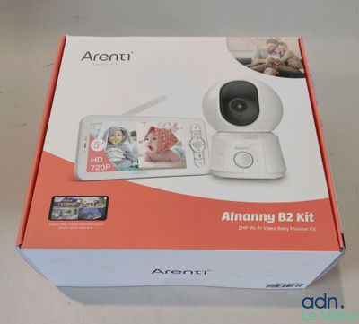 an image of a box with a camera inside of it