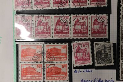 5 Albums Europe de l'Est, nombreux timbres principalement de…