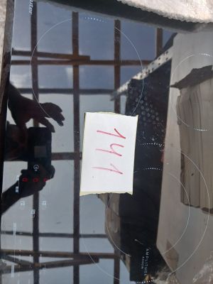 reflet d'un homme en train de se prendre en photo dans un miroir