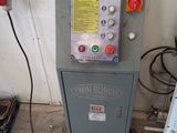 a machine that is sitting on the ground next to a wall