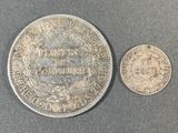deux pièces d'argent, dont l'une porte une couronne et l'autre en porte une