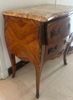 8860-1073 / X / Petite commode de style Louis XV en bois de … (photo 2)