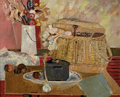 une peinture représentant un panier posé sur une table à côté d'une assiette de nourriture