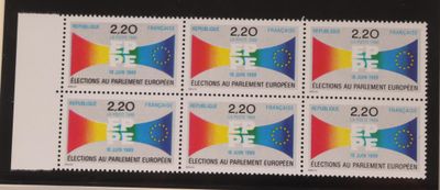 quatre timbres sur lesquels figurent l'Union européenne et ses symboles