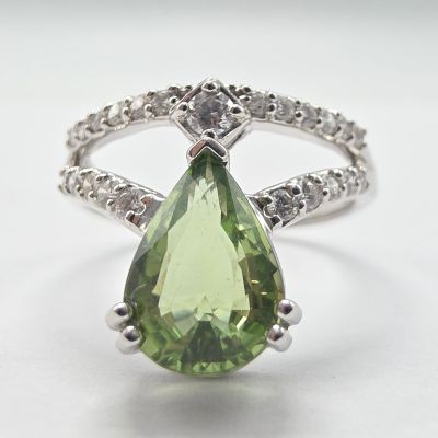 Bague Duchesse EN OR Gris Sertie D'Une Tourmaline Taillee EN…