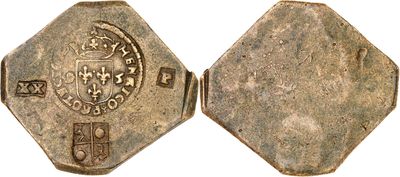 Gros plan sur une pièce de monnaie portant des armoiries
