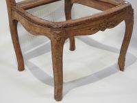 Chaise cannée en bois mouluré et sculpté, le dossier de form… (photo 4)