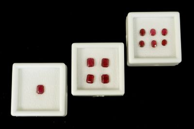 RUBIS. Lot de 11 rubis en taille rectangle et ovale totalisa…