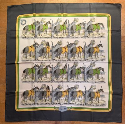 banda with a picture of horses pulling a carriage