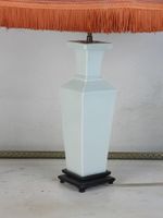 LAMPE en porcelaine céladon de section carrée dans le goût d… (photo 3)