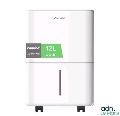 gros plan d'un purificateur d'air blanc sur fond blanc