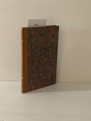 un livre contenant une note, posé sur une étagère
