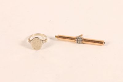 Bijoux en or 750 ‰ comprenant une clef remontoir en or jaune… - Photo 1