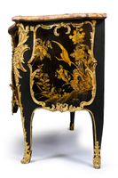 Commode en laque de Chine et vernis parisien, galbée sur tro… (photo 6)
