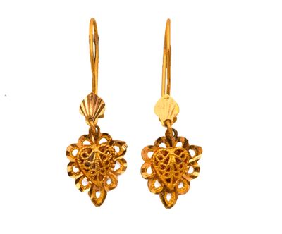 paire de boucles d'oreilles plaquées or au motif en filigrane
