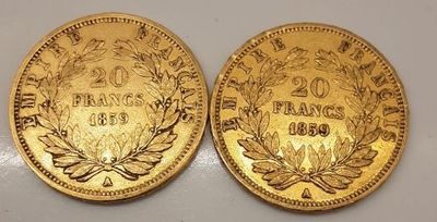 deux pièces d'or, dont l'une est ornée d'une couronne et l'autre d'un feuillage de laurier