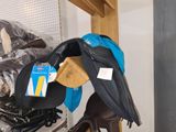 une selle de cheval exposée dans un magasin