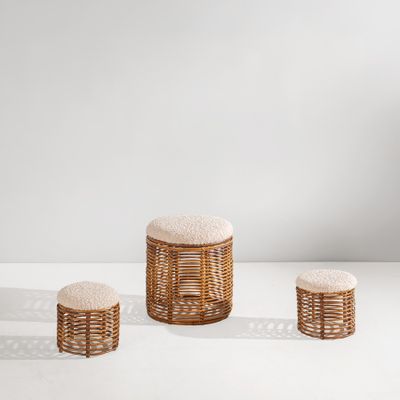 un ensemble composé de trois tabourets et d'un tabouret en osier