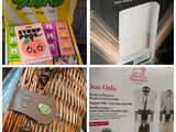 de nombreux articles variés exposés dans le magasin