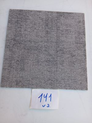 un gros plan sur un morceau de tissu muni d'une étiquette