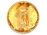 une image d'une pièce d'or sur une surface blanche