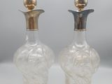 paire de vases anciens en verre taillé et laiton, sur socle