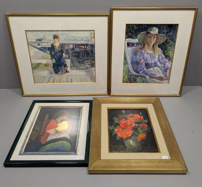 trois photos encadrées représentant une femme portant un chapeau et une femme avec un oiseau
