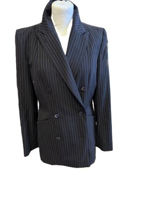 un costume sur un mannequin, un mannequin, un mannequin, un mannequin, un mannequin, un mannequin, un mannequin, un mannequin, un mannequin, un mannequin, un mannequin, un mannequin, un mannequin, un mannequin, un mannequin, un mannequin, un mannequin, un mannequin, un mannequin, un mannequin, un mannequin, un mannequin, un mannequin, un mannequin, un mannequin, un mannequin, un mannequin, un mannequin, un mannequin, un mannequin, un manne