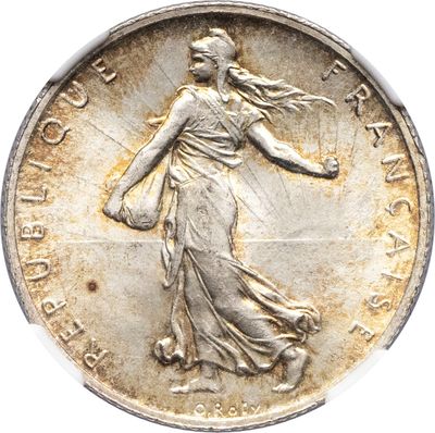 gros plan d'une pièce de monnaie sur fond blanc