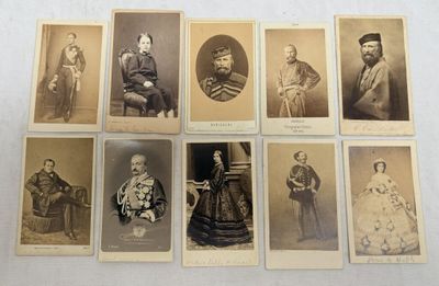 plusieurs vieilles photos d'hommes et de femmes du monde entier