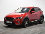 une Mazda CX-3 rouge garée sur un sol à damier