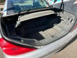 le coffre d'une voiture, ouvert