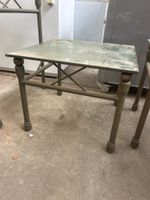 Une table rectangulaire à plateaux en verre transparent, rep… (photo 4)