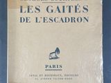 un vieux livre intitulé *Les Gaites de l'escadron*, de Georges Courtine