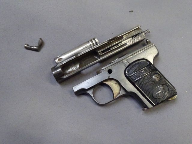 CAT B : BH309-C22-225 - Pistolet Unique mod 10 - cal 6.35 - Incom...