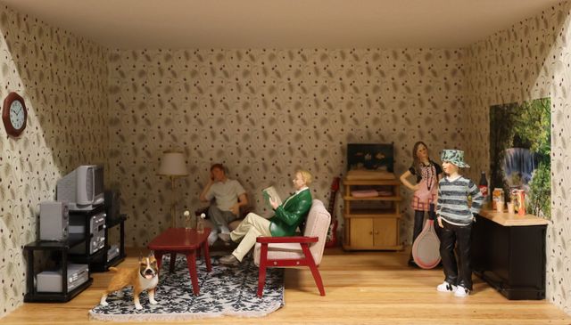 Diorama. Composition miniature, dans une vitrine en bois, vitre e...