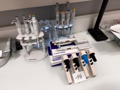 1 ensemble de pipettes mécaniques SOCOREX et DRUMMOND : - Photo 1