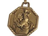 une image représentant une médaille d'or sur laquelle figure Jésus