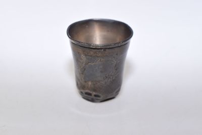 TIMBALE en argent, poinçon Minerve (chocs). - Photo 1