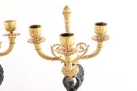 Paire de candélabres à trois bras de lumière en bronze cisel… (photo 4)