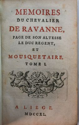 un vieux livre posé sur une table à côté d'une tasse de café