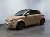 une photo d'une Smart garée dans un showroom