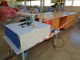 a machine that is sitting on a table in a room
