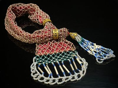 BOURSE en perles de verres de couleurs, en métal doré et int… - Photo 1