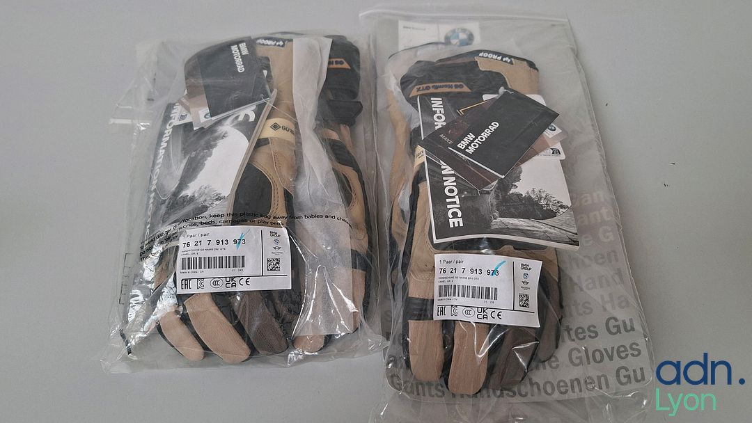 Lot de 2 paires de gants de moto - BMW - Taille 9 - Neuf - TVA Récupérable - Ce lot chez vous partout en France métro...