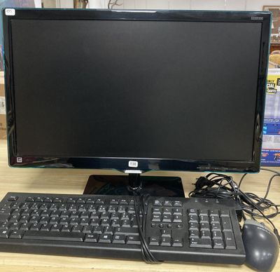 Ecran d'ordinateur SAMSUNG avec clavier et souris. - Photo 1